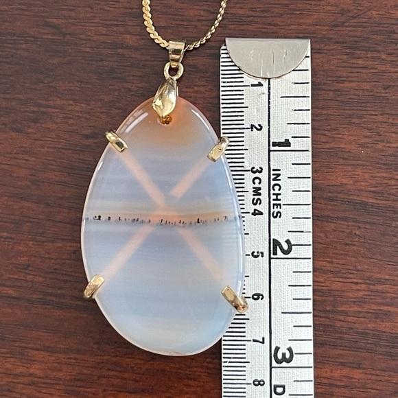 Natural banded scenic agate gold tone pendant & chain - Picture 3 of 8